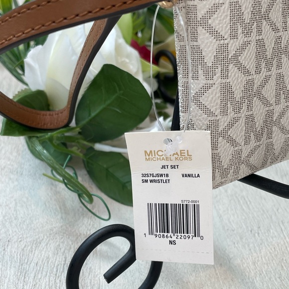 Michael Kors Jet Set Wristlet💛NWT💛 - Picture 6 of 7